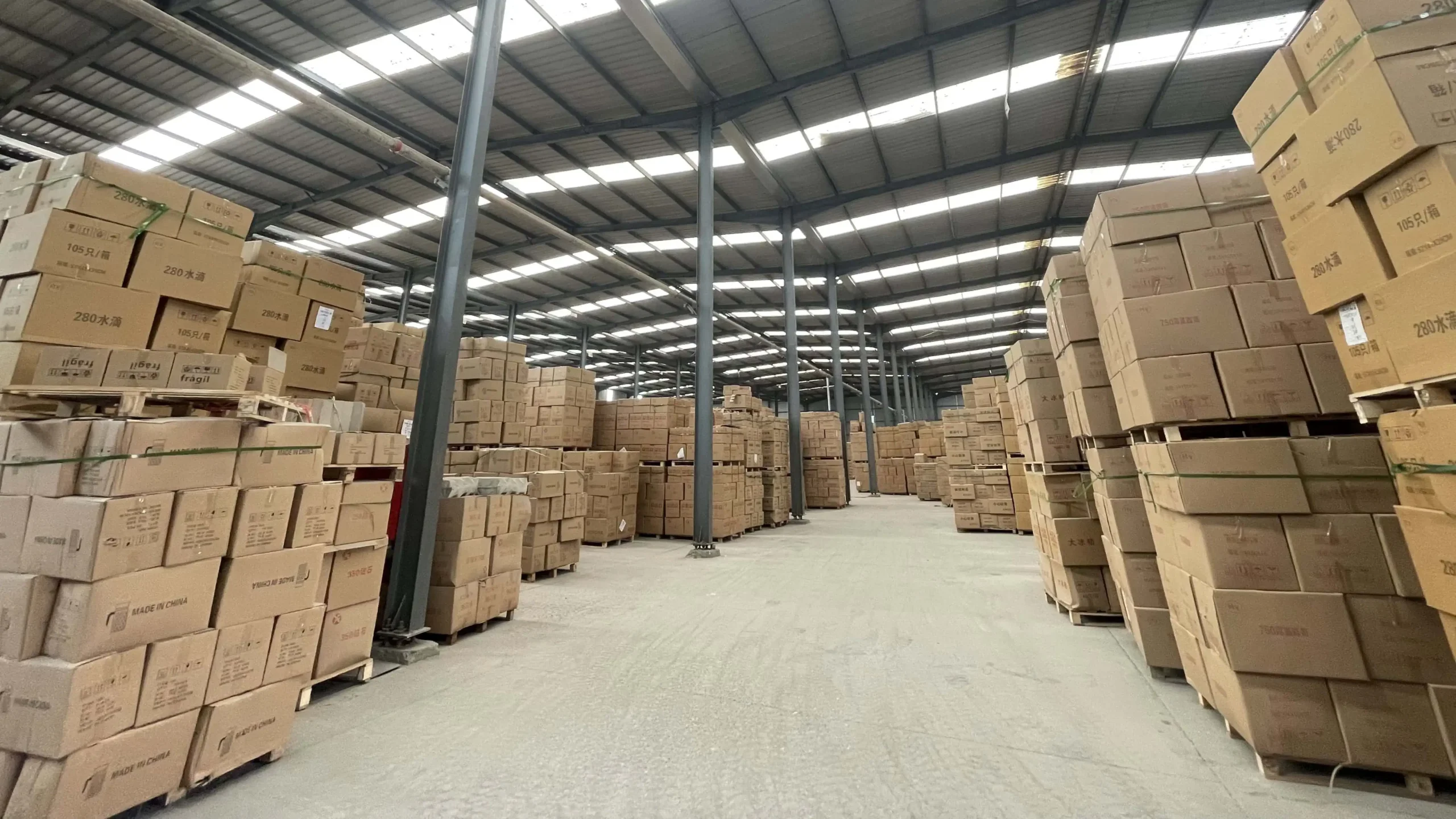 Bulk order glass product storage area for OEM ODM custom glass packaging