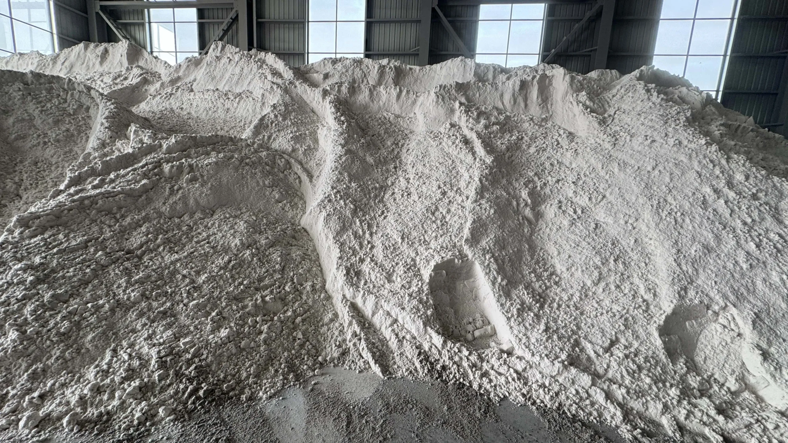 High-white crystal glass raw material