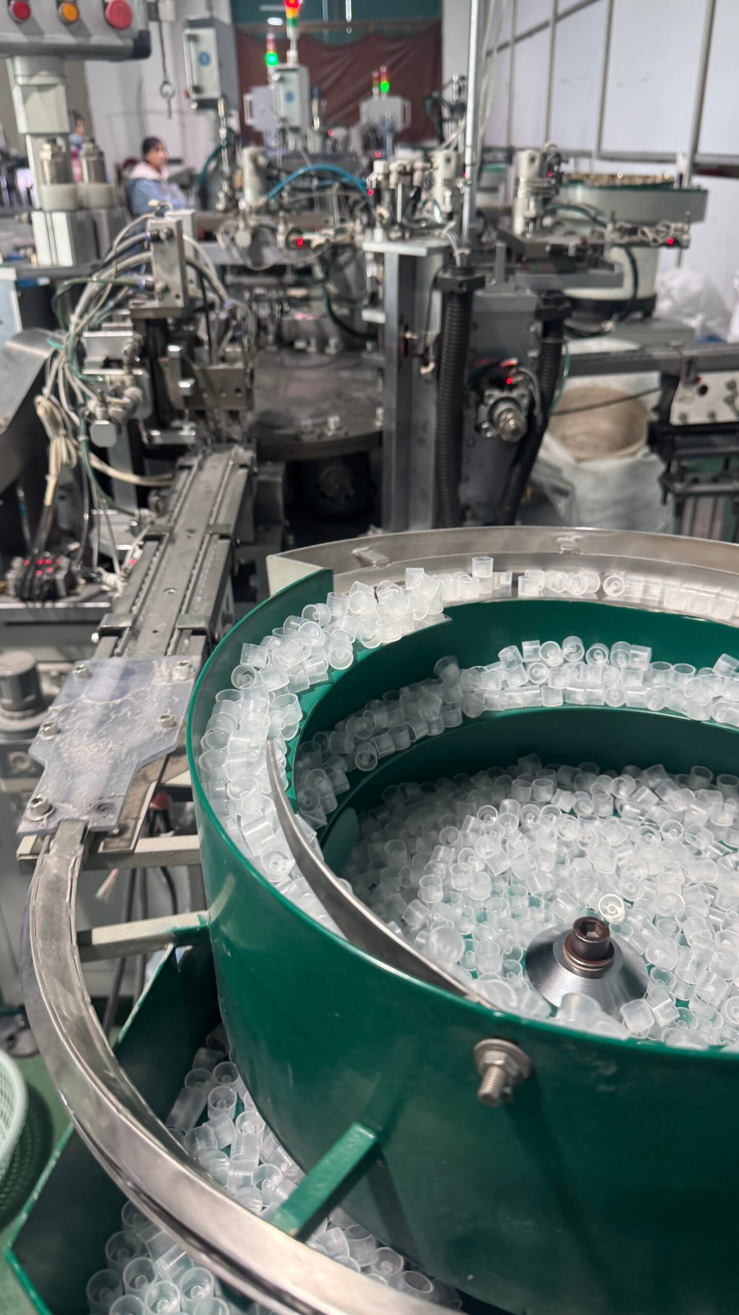 Jingteglass accessory components including caps, pumps, and sprayers for luxury perfume bottles