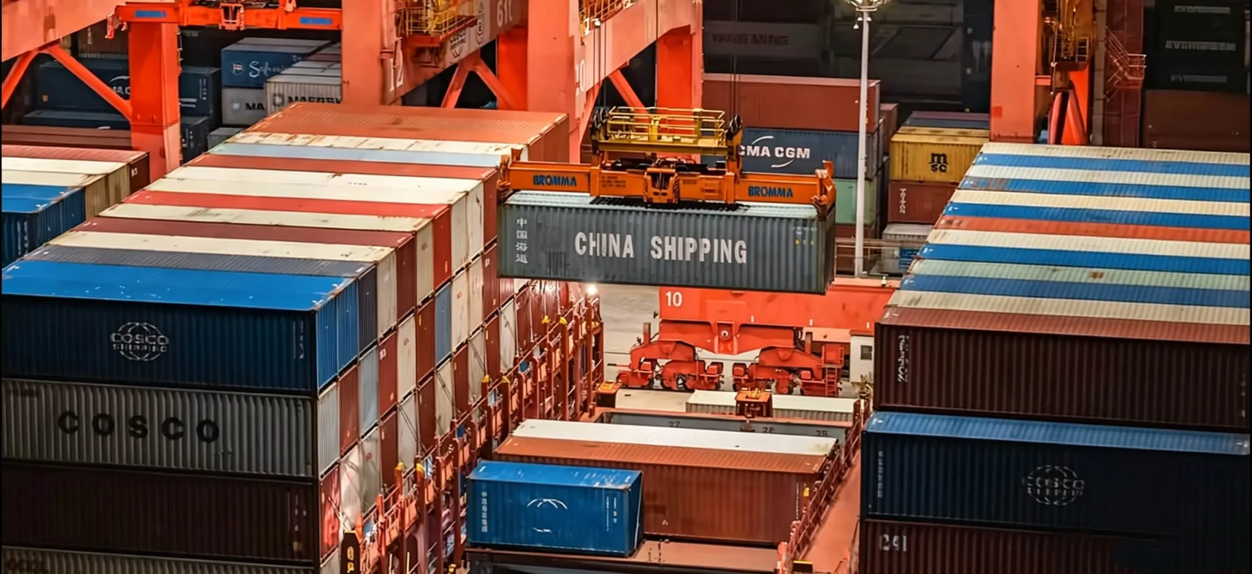 Export packaging and logistics warehouse for global glass bottle shipments