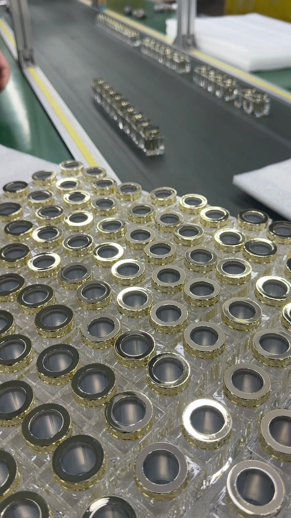 luxury perfume bottle cap black -- acrylic injection molding for high-clarity closures