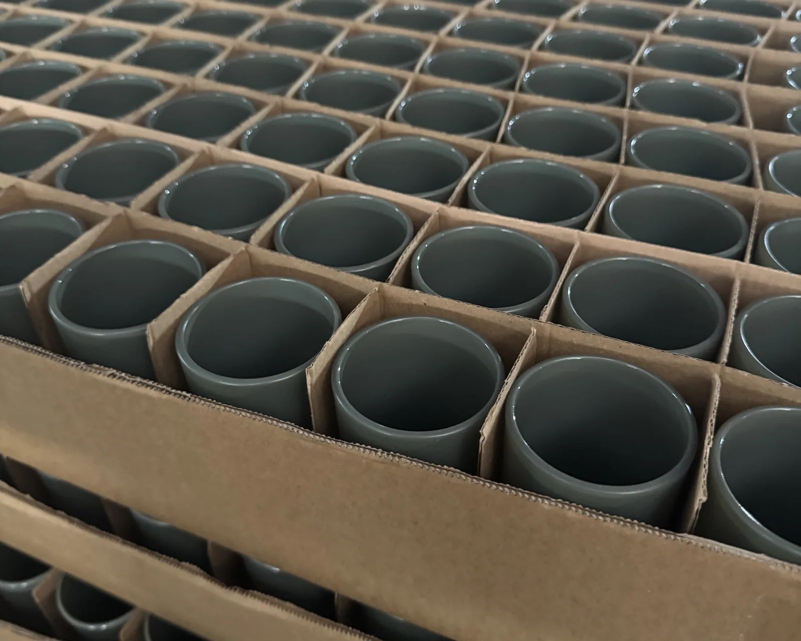 Export packing of glass candle jars in divider trays and cartons